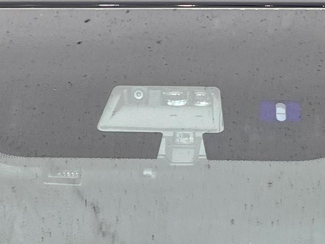 アウトランダー ブラックエディション　４ＷＤ　禁煙車　７人乗り　純正ナビ　全周囲カメラ　ＣＤ／ＤＶＤ／フルセグ　Ｂｌｕｅｔｏｏｔｈ接続　衝突軽減装置　レーダークルコン　ＬＥＤヘッドライト　オートハイビーム　前席シートヒーター　ルーフレール（5枚目）