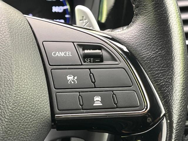 アウトランダー ブラックエディション　４ＷＤ　禁煙車　７人乗り　純正ナビ　全周囲カメラ　ＣＤ／ＤＶＤ／フルセグ　Ｂｌｕｅｔｏｏｔｈ接続　衝突軽減装置　レーダークルコン　ＬＥＤヘッドライト　オートハイビーム　前席シートヒーター　ルーフレール（6枚目）