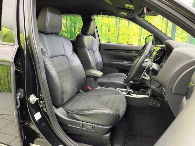 アウトランダー ブラックエディション　４ＷＤ　禁煙車　７人乗り　純正ナビ　全周囲カメラ　ＣＤ／ＤＶＤ／フルセグ　Ｂｌｕｅｔｏｏｔｈ接続　衝突軽減装置　レーダークルコン　ＬＥＤヘッドライト　オートハイビーム　前席シートヒーター　ルーフレール（7枚目）