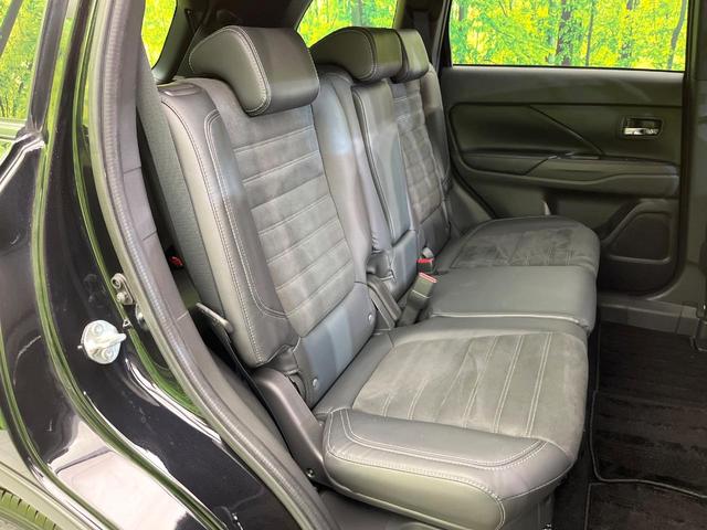 アウトランダー ブラックエディション　４ＷＤ　禁煙車　７人乗り　純正ナビ　全周囲カメラ　ＣＤ／ＤＶＤ／フルセグ　Ｂｌｕｅｔｏｏｔｈ接続　衝突軽減装置　レーダークルコン　ＬＥＤヘッドライト　オートハイビーム　前席シートヒーター　ルーフレール（8枚目）