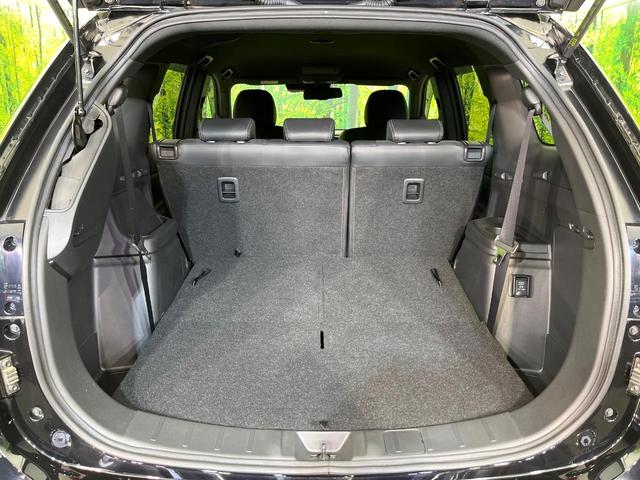 アウトランダー ブラックエディション　４ＷＤ　禁煙車　７人乗り　純正ナビ　全周囲カメラ　ＣＤ／ＤＶＤ／フルセグ　Ｂｌｕｅｔｏｏｔｈ接続　衝突軽減装置　レーダークルコン　ＬＥＤヘッドライト　オートハイビーム　前席シートヒーター　ルーフレール（10枚目）