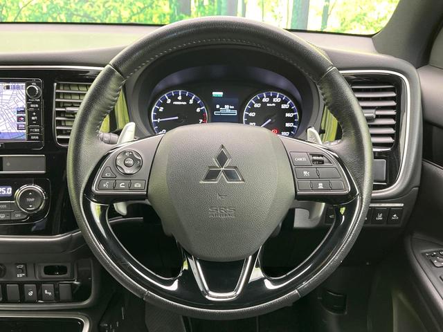 アウトランダー ブラックエディション　４ＷＤ　禁煙車　７人乗り　純正ナビ　全周囲カメラ　ＣＤ／ＤＶＤ／フルセグ　Ｂｌｕｅｔｏｏｔｈ接続　衝突軽減装置　レーダークルコン　ＬＥＤヘッドライト　オートハイビーム　前席シートヒーター　ルーフレール（11枚目）