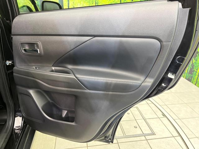 アウトランダー ブラックエディション　４ＷＤ　禁煙車　７人乗り　純正ナビ　全周囲カメラ　ＣＤ／ＤＶＤ／フルセグ　Ｂｌｕｅｔｏｏｔｈ接続　衝突軽減装置　レーダークルコン　ＬＥＤヘッドライト　オートハイビーム　前席シートヒーター　ルーフレール（47枚目）