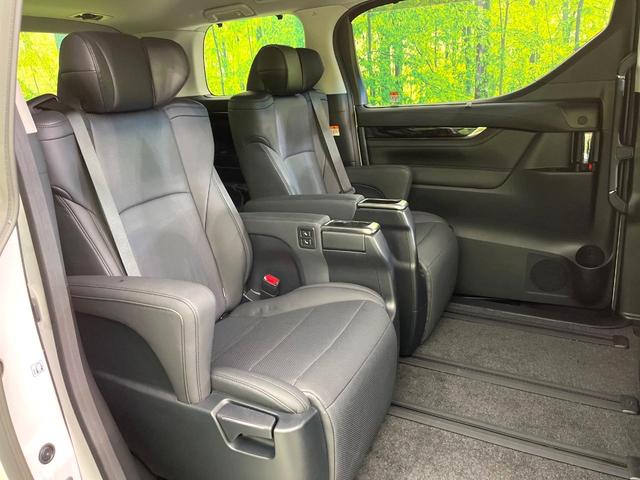 アルファード ２．５Ｓ　Ｃパッケージ　禁煙車　後期型　純正９型ナビ　バックカメラ　ＣＤ／ＤＶＤ／フルセグ　Ｂｌｕｅｔｏｏｔｈ　純正フリップダウンモニター　衝突軽減装置　三眼ＬＥＤヘッド　オートハイビーム　シーケンシャルターンランプ　ＥＴＣ（8枚目）