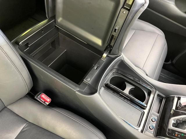 アルファード ２．５Ｓ　Ｃパッケージ　禁煙車　後期型　純正９型ナビ　バックカメラ　ＣＤ／ＤＶＤ／フルセグ　Ｂｌｕｅｔｏｏｔｈ　純正フリップダウンモニター　衝突軽減装置　三眼ＬＥＤヘッド　オートハイビーム　シーケンシャルターンランプ　ＥＴＣ（63枚目）