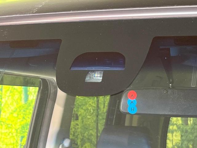 N-BOXカスタム G ターボSSブラックスタイルパッケージ 禁煙車 SDナビ CD/DVD/Bliutooth バックカメラ 両側電動スライドドア 衝突軽減装置 HIDヘッド/LEDフォグ オートライト グレード専用15インチアルミ シートヒーター(5枚目)