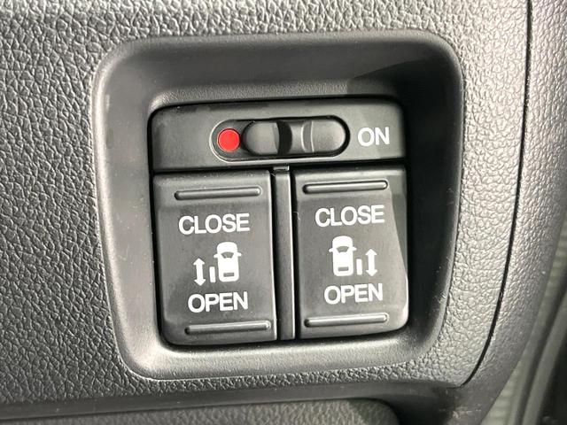 N-BOXカスタム G ターボSSブラックスタイルパッケージ 禁煙車 SDナビ CD/DVD/Bliutooth バックカメラ 両側電動スライドドア 衝突軽減装置 HIDヘッド/LEDフォグ オートライト グレード専用15インチアルミ シートヒーター(6枚目)