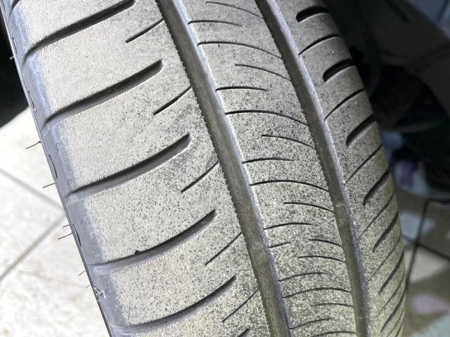 N-BOXカスタム G ターボSSブラックスタイルパッケージ 禁煙車 SDナビ CD/DVD/Bliutooth バックカメラ 両側電動スライドドア 衝突軽減装置 HIDヘッド/LEDフォグ オートライト グレード専用15インチアルミ シートヒーター(22枚目)