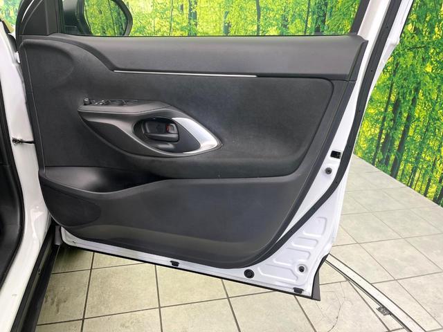 ヤリスクロス ハイブリッドＺ　禁煙車　純正８型ディスプレイオーディオ　全周囲カメラ　Ｂｌｕｅｔｏｏｔｈ　衝突軽減装置　レーダークルコン　ＬＥＤヘッドライト　オートハイビーム　ブラインドスポットモニター　前席シートヒーター　ＥＴＣ（34枚目）