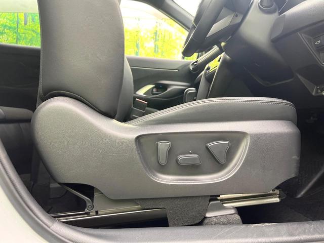 ヤリスクロス ハイブリッドＺ　禁煙車　純正８型ディスプレイオーディオ　全周囲カメラ　Ｂｌｕｅｔｏｏｔｈ　衝突軽減装置　レーダークルコン　ＬＥＤヘッドライト　オートハイビーム　ブラインドスポットモニター　前席シートヒーター　ＥＴＣ（57枚目）