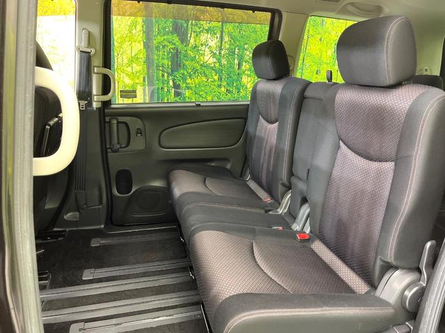 セレナ ハイウェイスター　禁煙車　純正ナビ　バックカメラ　ＣＤ／ＤＶＤ／フルセグ　Ｂｌｕｅｔｏｏｔｈ接続　純正フリップダウンモニター　両側電動スライドドア　ＨＩＤヘッドライト　オートライト　革巻きステアリング　オートエアコン（63枚目）