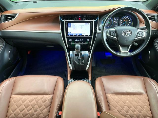 ハリアーハイブリッド プレミアム　４ＷＤ　禁煙車　後期型　純正９型ナビ　バックカメラ　ＣＤ／ＤＶＤ／フルセグ　Ｂｌｕｅｔｏｏｔｈ接続　衝突軽減装置　ＬＥＤヘッド／フォグ　オートハイビーム　シーケンシャルターンランプ　パワーバックドア（2枚目）