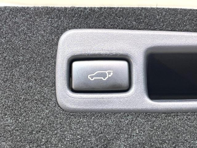 ハリアーハイブリッド プレミアム　４ＷＤ　禁煙車　後期型　純正９型ナビ　バックカメラ　ＣＤ／ＤＶＤ／フルセグ　Ｂｌｕｅｔｏｏｔｈ接続　衝突軽減装置　ＬＥＤヘッド／フォグ　オートハイビーム　シーケンシャルターンランプ　パワーバックドア（6枚目）