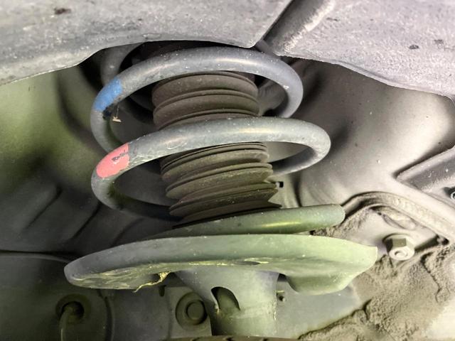 ハリアーハイブリッド プレミアム　４ＷＤ　禁煙車　後期型　純正９型ナビ　バックカメラ　ＣＤ／ＤＶＤ／フルセグ　Ｂｌｕｅｔｏｏｔｈ接続　衝突軽減装置　ＬＥＤヘッド／フォグ　オートハイビーム　シーケンシャルターンランプ　パワーバックドア（20枚目）