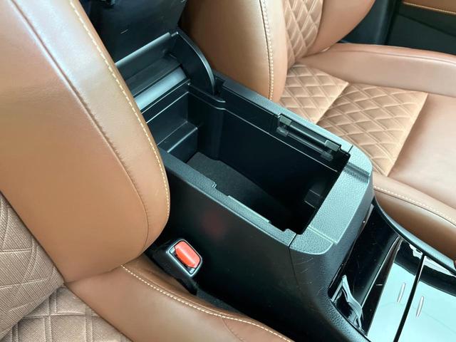 ハリアーハイブリッド プレミアム　４ＷＤ　禁煙車　後期型　純正９型ナビ　バックカメラ　ＣＤ／ＤＶＤ／フルセグ　Ｂｌｕｅｔｏｏｔｈ接続　衝突軽減装置　ＬＥＤヘッド／フォグ　オートハイビーム　シーケンシャルターンランプ　パワーバックドア（45枚目）