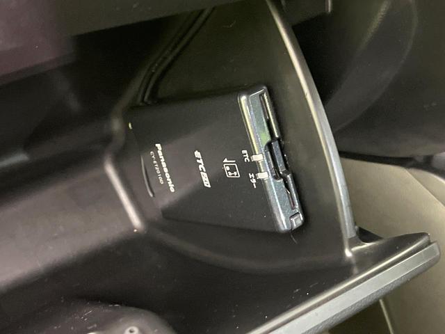 スイフト XGリミテッド 禁煙車 特別仕様車 SDナビ バックカメラ CD/DVD/地デジ Bluetooth接続 衝突軽減装置 アダプティブクルコン レーンアシスト オートハイビーム 前席シートヒーター 革巻きステアリング(7枚目)