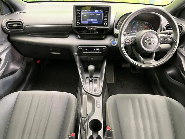 ヤリス ハイブリッドX 禁煙車 純正ディスプレイオーディオ Bluetooth接続 衝突軽減装置 レーダークルコン レーンアシスト オートハイビーム オートエアコン スマートキー ビルトインETC(2枚目)
