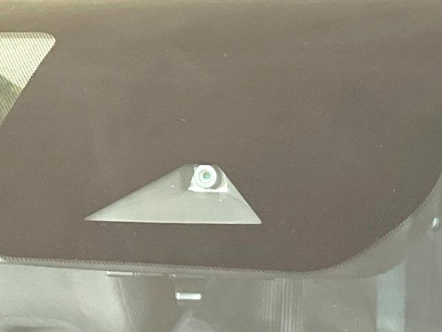 ノート Ｘ　禁煙車　純正９型ナビ　Ｂｌｕｅｔｏｏｔｈ接続　フルセグ　全周囲カメラ　衝突軽減装置　レーダークルーズ　コーナーセンサー　ＬＥＤヘッド　ＥＴＣ　デジタルインナーミラー　オートハイビーム　スマートキー（5枚目）