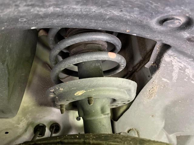 ヴェゼル ｅ：ＨＥＶ　Ｚ　４ＷＤ　禁煙車　純正９型ディスプレイ　全周囲カメラ　フルセグ　Ｂｌｕｅｔｏｏｔｈ接続　衝突軽減装置　レーンアシスト　ＬＥＤヘッド／フォグ　オートハイビーム　シーケンシャルターンランプ　電動リアゲート（20枚目）