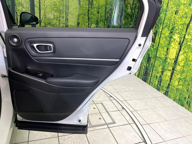 ヴェゼル ｅ：ＨＥＶ　Ｚ　４ＷＤ　禁煙車　純正９型ディスプレイ　全周囲カメラ　フルセグ　Ｂｌｕｅｔｏｏｔｈ接続　衝突軽減装置　レーンアシスト　ＬＥＤヘッド／フォグ　オートハイビーム　シーケンシャルターンランプ　電動リアゲート（36枚目）