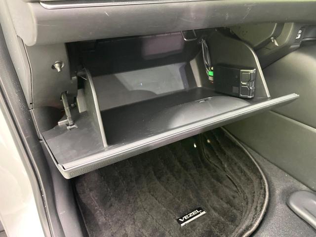 ヴェゼル ｅ：ＨＥＶ　Ｚ　４ＷＤ　禁煙車　純正９型ディスプレイ　全周囲カメラ　フルセグ　Ｂｌｕｅｔｏｏｔｈ接続　衝突軽減装置　レーンアシスト　ＬＥＤヘッド／フォグ　オートハイビーム　シーケンシャルターンランプ　電動リアゲート（39枚目）