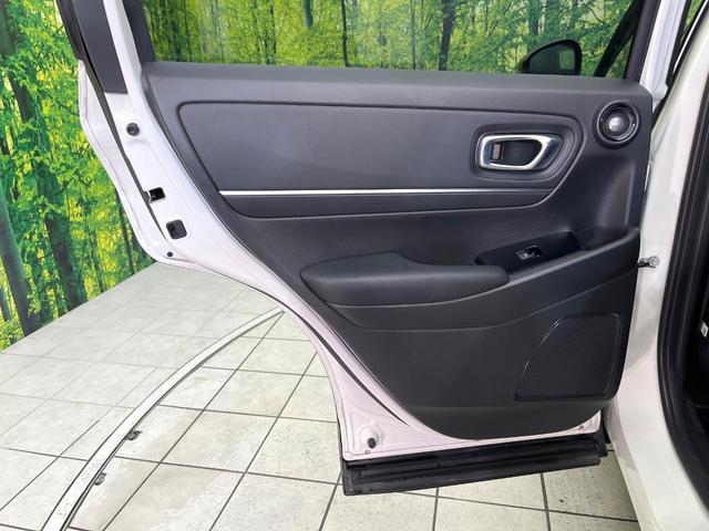 ヴェゼル ｅ：ＨＥＶ　Ｚ　４ＷＤ　禁煙車　純正９型ディスプレイ　全周囲カメラ　フルセグ　Ｂｌｕｅｔｏｏｔｈ接続　衝突軽減装置　レーンアシスト　ＬＥＤヘッド／フォグ　オートハイビーム　シーケンシャルターンランプ　電動リアゲート（41枚目）