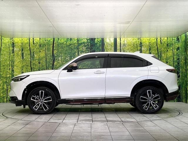 ヴェゼル ｅ：ＨＥＶ　Ｚ　４ＷＤ　禁煙車　純正９型ディスプレイ　全周囲カメラ　フルセグ　Ｂｌｕｅｔｏｏｔｈ接続　衝突軽減装置　レーンアシスト　ＬＥＤヘッド／フォグ　オートハイビーム　シーケンシャルターンランプ　電動リアゲート（43枚目）