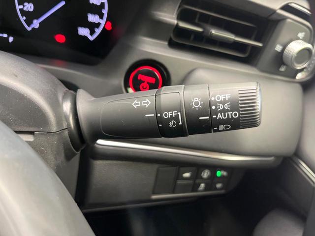 ヴェゼル ｅ：ＨＥＶ　Ｚ　４ＷＤ　禁煙車　純正９型ディスプレイ　全周囲カメラ　フルセグ　Ｂｌｕｅｔｏｏｔｈ接続　衝突軽減装置　レーンアシスト　ＬＥＤヘッド／フォグ　オートハイビーム　シーケンシャルターンランプ　電動リアゲート（50枚目）