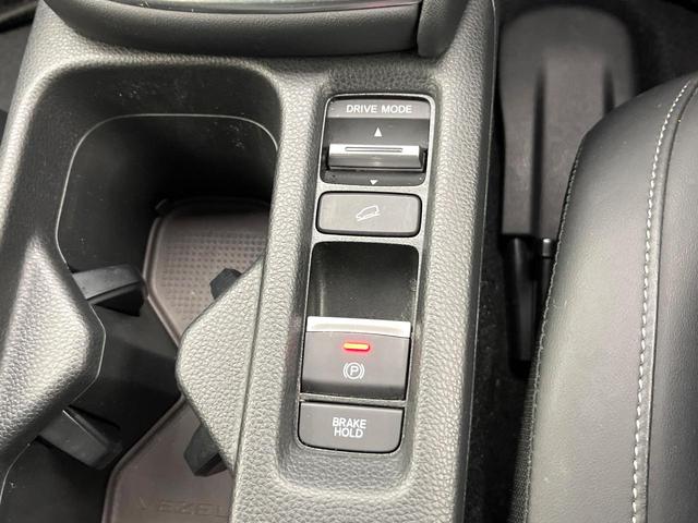ヴェゼル ｅ：ＨＥＶ　Ｚ　４ＷＤ　禁煙車　純正９型ディスプレイ　全周囲カメラ　フルセグ　Ｂｌｕｅｔｏｏｔｈ接続　衝突軽減装置　レーンアシスト　ＬＥＤヘッド／フォグ　オートハイビーム　シーケンシャルターンランプ　電動リアゲート（60枚目）