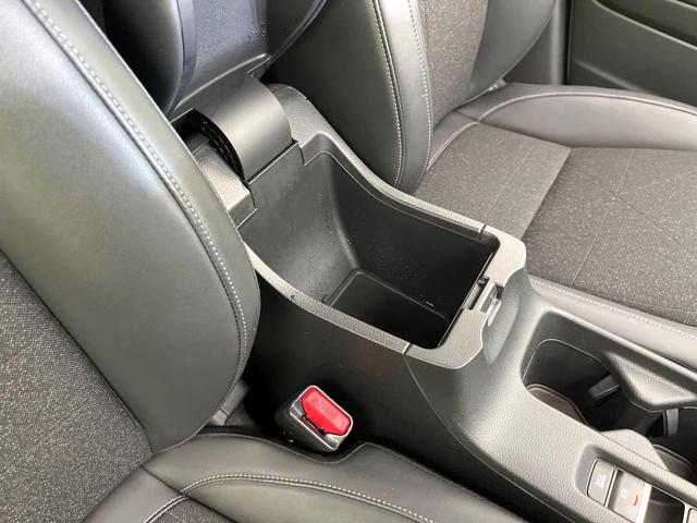 ヴェゼル ｅ：ＨＥＶ　Ｚ　４ＷＤ　禁煙車　純正９型ディスプレイ　全周囲カメラ　フルセグ　Ｂｌｕｅｔｏｏｔｈ接続　衝突軽減装置　レーンアシスト　ＬＥＤヘッド／フォグ　オートハイビーム　シーケンシャルターンランプ　電動リアゲート（64枚目）