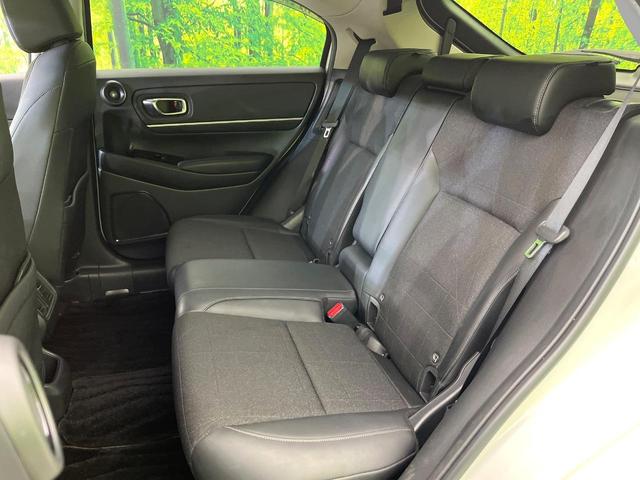 ヴェゼル ｅ：ＨＥＶ　Ｚ　４ＷＤ　禁煙車　純正９型ディスプレイ　全周囲カメラ　フルセグ　Ｂｌｕｅｔｏｏｔｈ接続　衝突軽減装置　レーンアシスト　ＬＥＤヘッド／フォグ　オートハイビーム　シーケンシャルターンランプ　電動リアゲート（69枚目）