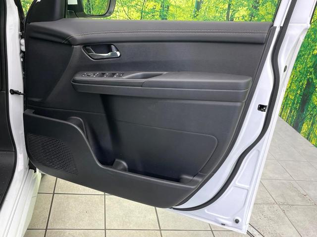 セレナ e-パワー ハイウェイスターV 禁煙車 純正12.3型ナビ 全周囲カメラ CD/DVD/フルセグ Bluetooth 純正フリップダウンモニター 衝突軽減装置 プロパイロット LEDヘッド/フォグ ハンズフリー両側電動スライドドア(41枚目)