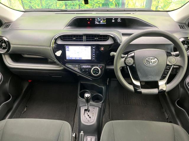 アクア Sスタイルブラック 禁煙車 後期型 特別仕様車 純正ナビ バックカメラ CD/DVD/フルセグ Bluetooth接続 衝突軽減装置 レーンアシスト LEDヘッドライト オートハイビーム 革巻きステアリング スマートキー(2枚目)