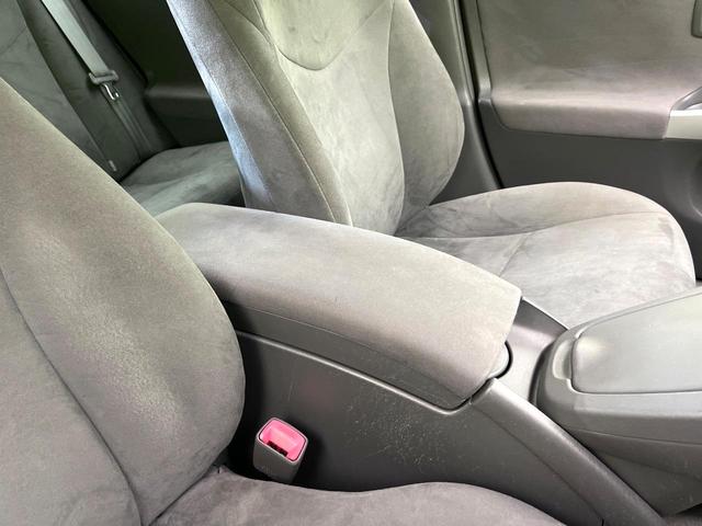 プリウス Ｇ　禁煙車　純正ＳＤナビ　ＣＤ／ＤＶＤ／地デジ　Ｂｌｕｅｔｏｏｔｈ接続　バックカメラ　クルコン　ＨＩＤヘッド／フォグ　オートライト　スマートキー　ビルトインＥＴＣ　オートエアコン（33枚目）
