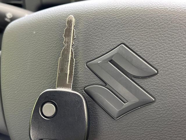 キャリイトラック KCエアコン・パワステ パートタイム4WD 禁煙車 後期型 5速MT 純正オーディオ パーキングセンサー オートライト パワーウィンドウ エアコン/パワーステアリング リアリーフサスペンション 3方開荷台 キーレスキー(7枚目)