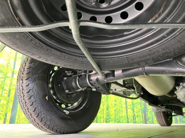 キャリイトラック KCエアコン・パワステ パートタイム4WD 禁煙車 後期型 5速MT 純正オーディオ パーキングセンサー オートライト パワーウィンドウ エアコン/パワーステアリング リアリーフサスペンション 3方開荷台 キーレスキー(25枚目)