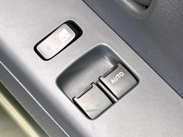 キャリイトラック KCエアコン・パワステ パートタイム4WD 禁煙車 後期型 5速MT 純正オーディオ パーキングセンサー オートライト パワーウィンドウ エアコン/パワーステアリング リアリーフサスペンション 3方開荷台 キーレスキー(28枚目)