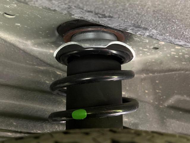 キャリイトラック KCエアコン・パワステ パートタイム4WD 禁煙車 後期型 5速MT 純正オーディオ パーキングセンサー オートライト パワーウィンドウ エアコン/パワーステアリング リアリーフサスペンション 3方開荷台 キーレスキー(35枚目)