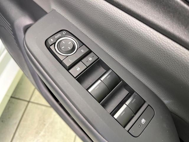 プリウス Z 4WD 禁煙車 サンルーフ 寒冷地仕様 純正12.3型ナビ 全周囲カメラ フルセグ Bluetooth 衝突軽減装置 アドバンスドパーク LEDヘッド/フォグ オートハイビーム シートベンチレーション(35枚目)