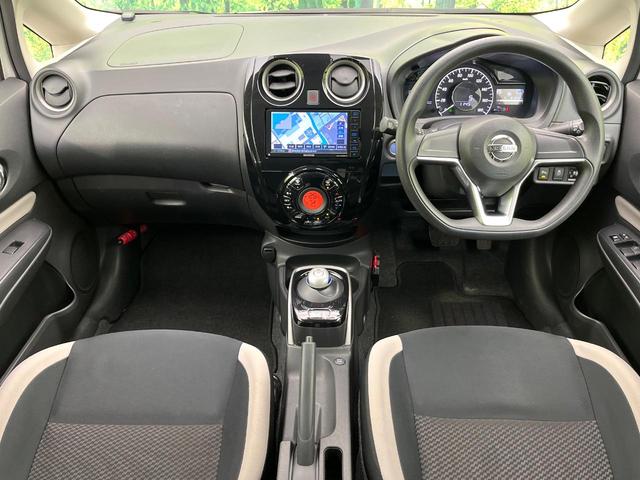 ノート ｅ－パワー　Ｘ　禁煙車　後期型　ＳＤナビ　バックカメラ　ＣＤ／ＤＶＤ／フルセグ　Ｂｌｕｅｔｏｏｔｈ接続　衝突軽減装置　レーンアシスト　オートハイビーム　オートエアコン　スマートキー　ＥＴＣ（2枚目）