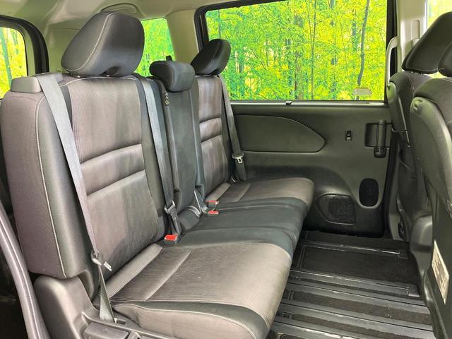 セレナ ハイウェイスター　禁煙車　純正９型ナビ　バックカメラ　ＣＤ／ＤＶＤ／フルセグ　Ｂｌｕｅｔｏｏｔｈ接続　衝突軽減装置　クルーズコントロール　ハンズフリー両側電動スライドドア　革巻きステアリング　スマートキー　オートライト（10枚目）