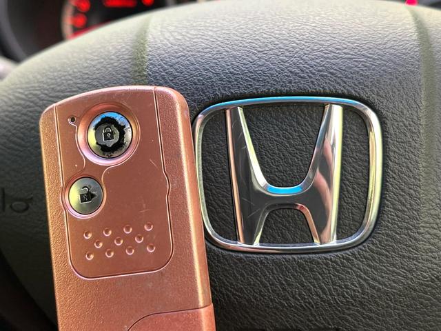 �y�g���������X�}�[�g�L�[�z�J�o����|�P�b�g�ɓ��ꂽ�܂܂ł��h�A�̎{���E�������\�ȃX�}�[�g�L�[�𑕔��B�G���W���̃I���E�I�t�����J�M�����o���K�v����������Ƃ��Ă��֗��ł���