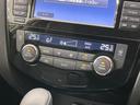 【左右独立型フルオートエアコン】運転席と助手席でそれぞれお好みの温度に設定可能。同乗者にも配慮した、快適な空調をお届け致します。