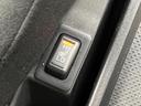 Ｐ　４ＷＤ　禁煙車　純正１０型ナビ　全周囲カメラ　ＣＤ／ＤＶＤ／フルセグ　Ｂｌｕｅｔｏｏｔｈ接続　衝突軽減装置　レーンアシスト　ＬＥＤヘッド／フォグ　オートハイビーム　両側電動スライドドア　電動リアゲート（56枚目）