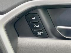 【メモリーシート】ドライバーごとに設定したシート位置を記憶して、ボタン一つで切り替えできる便利な機能！運転する方が複数名いらっしゃるご家庭におすすめです 7