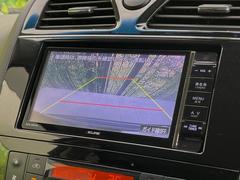 【バックカメラ】駐車時に後方がリアルタイム映像で確認できます。大型商業施設や立体駐車場での駐車時や、夜間のバック時に大活躍！運転スキルに関わらず、今や必須となった装備のひとつです！ 4