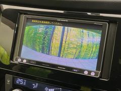 【バックカメラ】駐車時に後方がリアルタイム映像で確認できます。大型商業施設や立体駐車場での駐車時や、夜間のバック時に大活躍！運転スキルに関わらず、今や必須となった装備のひとつです！ 4