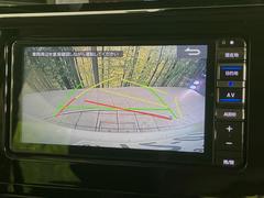 【バックカメラ】駐車時に後方がリアルタイム映像で確認できます。大型商業施設や立体駐車場での駐車時や、夜間のバック時に大活躍！運転スキルに関わらず、今や必須となった装備のひとつです！ 6