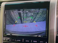 【バックカメラ】駐車時に後方がリアルタイム映像で確認できます。大型商業施設や立体駐車場での駐車時や、夜間のバック時に大活躍！運転スキルに関わらず、今や必須となった装備のひとつです！ 4