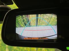 【バックカメラ】駐車時に後方がリアルタイム映像で確認できます。大型商業施設や立体駐車場での駐車時や、夜間のバック時に大活躍！運転スキルに関わらず、今や必須となった装備のひとつです！ 4